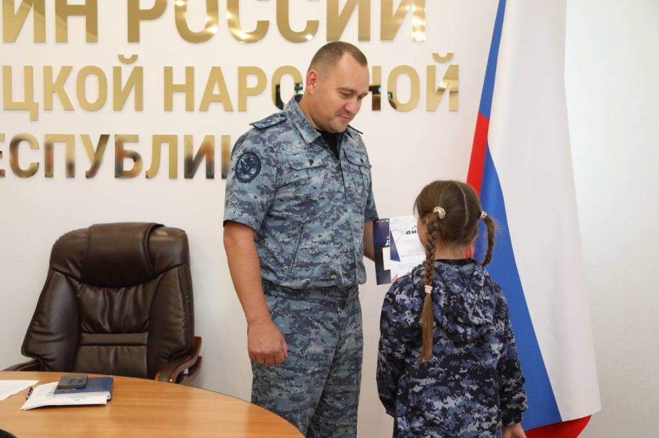 Начальник ГУФСИН России по ДНР встретился с детьми — участниками игры «Зарница» Начальник ГУФСИН России по ДНР встретился с детьми — участниками игры «Зарница»