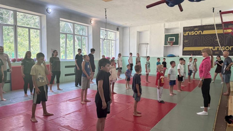 Здоровье в порядке - спасибо зарядке! Здоровье в порядке - спасибо зарядке!