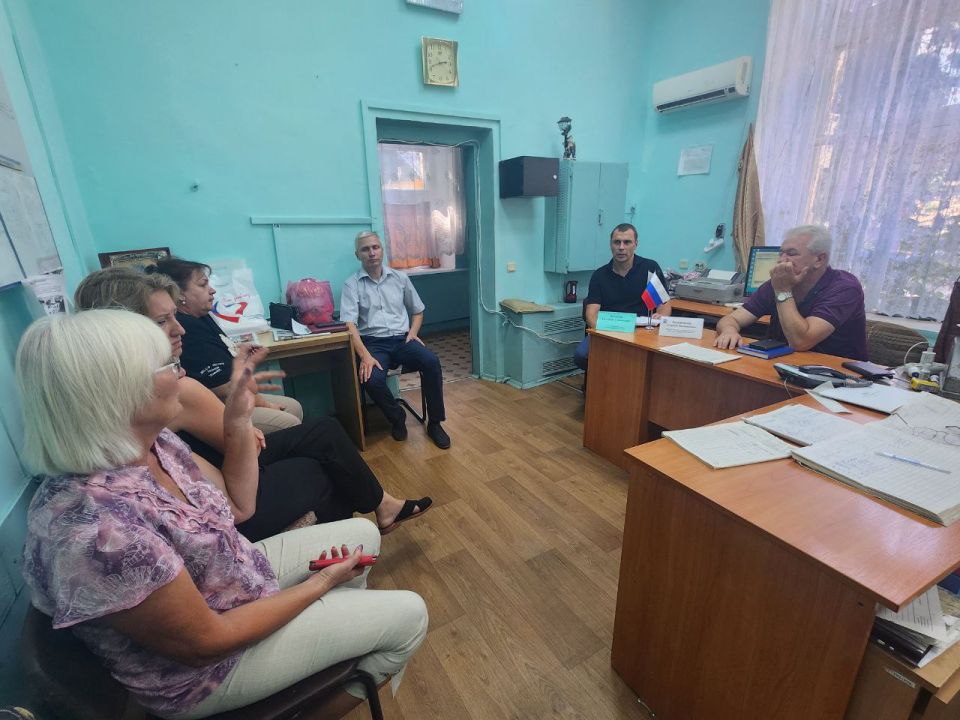 По поручению Главы ДНР Дениса Пушилина, провел встречу с трудовым коллективом ФГУП "ЖДР" станция г. Моспино По поручению Главы ДНР Дениса Пушилина, провел встречу с трудовым коллективом ФГУП "ЖДР" станция г. Моспино