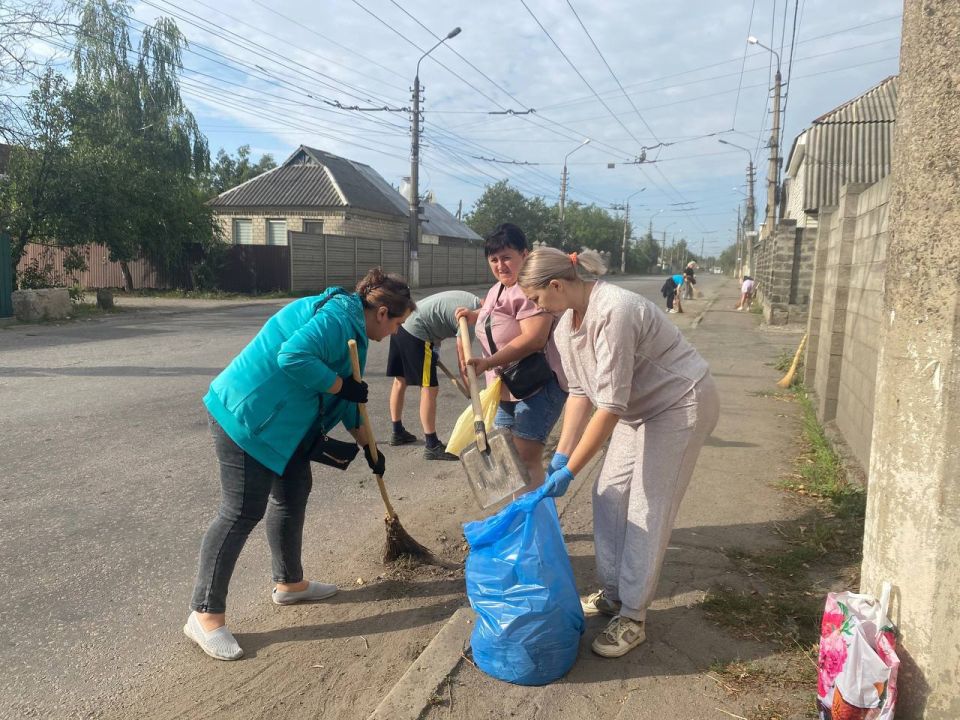 Виктория Жукова: Субботник в Харцызске: вместе к чистоте и порядку! Виктория Жукова: Субботник в Харцызске: вместе к чистоте и порядку!