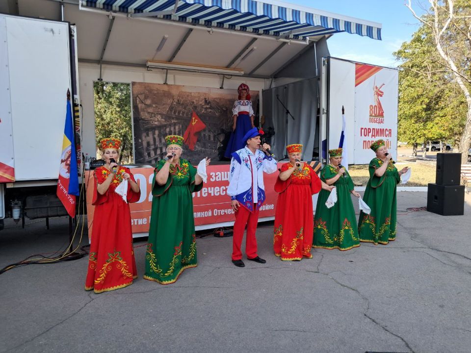 В рамках акции «Культурный Донбасс», инициированной Главой Республики Денисом Пушилиным, 9 августа в в пгт Мирное Тельмановского округа приведено мероприятие, посвященное Дню поселка В рамках акции «Культурный Донбасс», инициированной Главой Республики Денисом Пушилиным, 9 августа в в пгт Мирное Тельмановского округа приведено мероприятие, посвященное Дню поселка