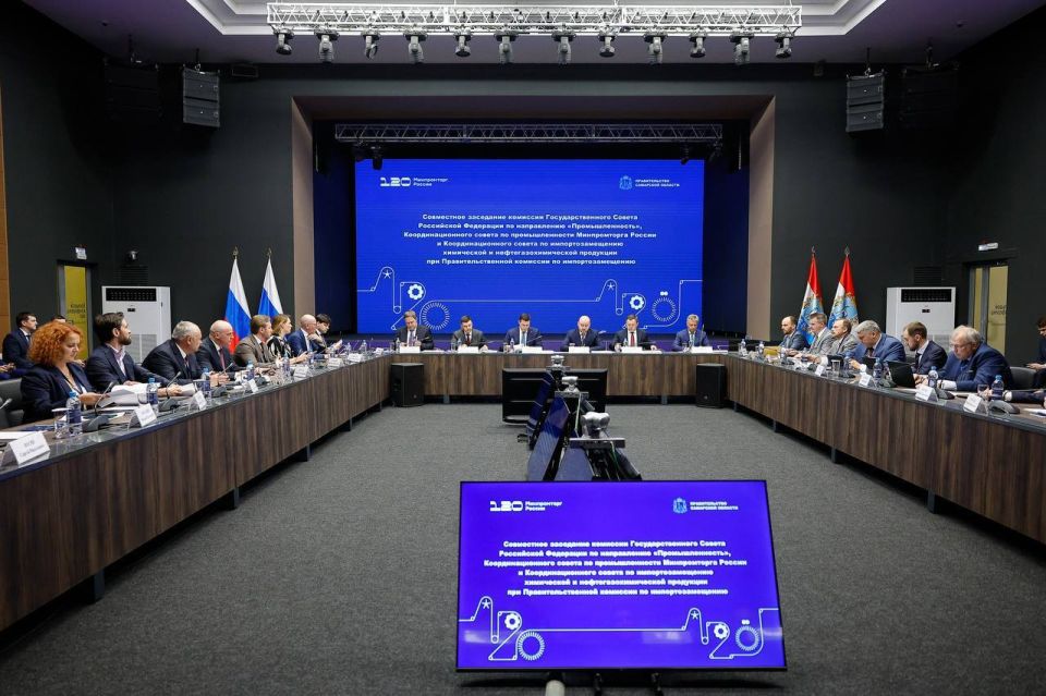 Гурген Малхасян: В Тольятти принял участие в совместном заседании комиссии Государственного Совета по направлению «Промышленность», объединенном с Координационными советами Минпромторга России и по импортозамещению... Гурген Малхасян: В Тольятти принял участие в совместном заседании комиссии Государственного Совета по направлению «Промышленность», объединенном с Координационными советами Минпромторга России и по импортозамещению...