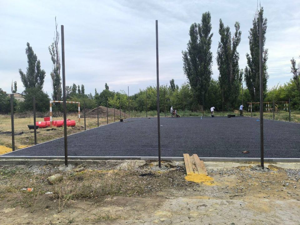 При поддержке шеф-региона Нижегородской области в городском округе Иловайск продолжаются работы по строительству спортивной площадки на территории ГБОУ «Средняя школа № 12 им. М. Толстых г.о. Иловайск» При поддержке шеф-региона Нижегородской области в городском округе Иловайск продолжаются работы по строительству спортивной площадки на территории ГБОУ «Средняя школа № 12 им. М. Толстых г.о. Иловайск»