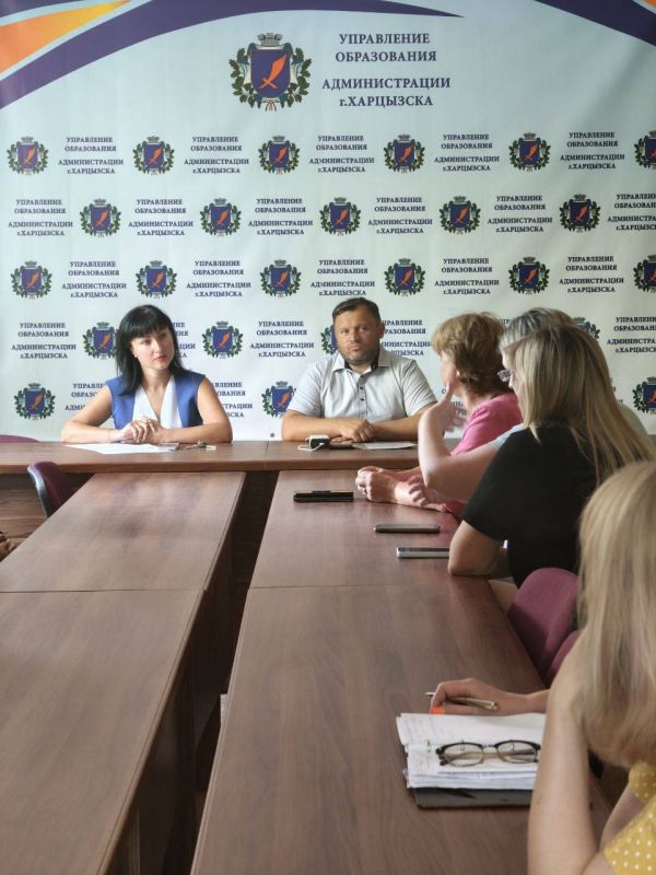 Заместитель главы Администрации городского округа Харцызск Юлия Михайленко вчера провела встречу с трудовым коллективом Управления образования г.о. Харцызск. Регулярные встречи с жителями проводятся по поручению Главы... Заместитель главы Администрации городского округа Харцызск Юлия Михайленко вчера провела встречу с трудовым коллективом Управления образования г.о. Харцызск. Регулярные встречи с жителями проводятся по поручению Главы...