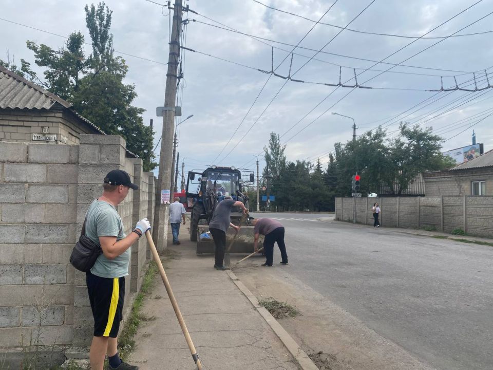 Виктория Жукова: Субботник в Харцызске: вместе к чистоте и порядку! Виктория Жукова: Субботник в Харцызске: вместе к чистоте и порядку!