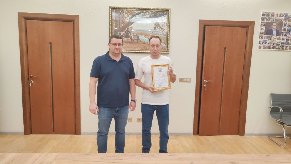 Юрий Мартынов: Дорогие друзья, уважаемые спортсмены, тренеры, ветераны спорта и все, кто любит активный и здоровый образ жизни! Юрий Мартынов: Дорогие друзья, уважаемые спортсмены, тренеры, ветераны спорта и все, кто любит активный и здоровый образ жизни!