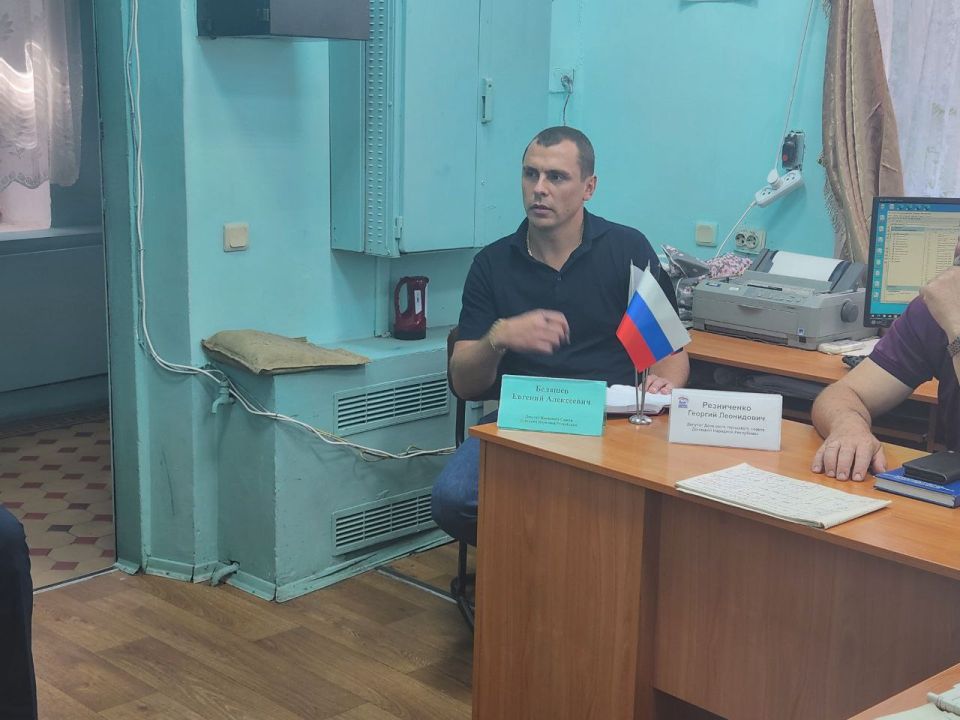 По поручению Главы ДНР Дениса Пушилина, провел встречу с трудовым коллективом ФГУП "ЖДР" станция г. Моспино По поручению Главы ДНР Дениса Пушилина, провел встречу с трудовым коллективом ФГУП "ЖДР" станция г. Моспино