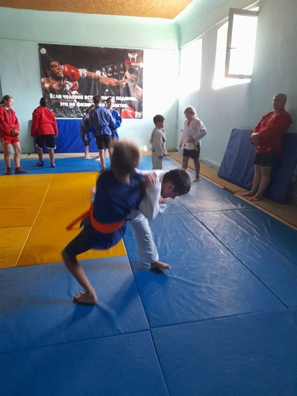 В Мангуше прошёл мастер-класс для юных спортсменов от чемпиона мира по дзюдо В Мангуше прошёл мастер-класс для юных спортсменов от чемпиона мира по дзюдо