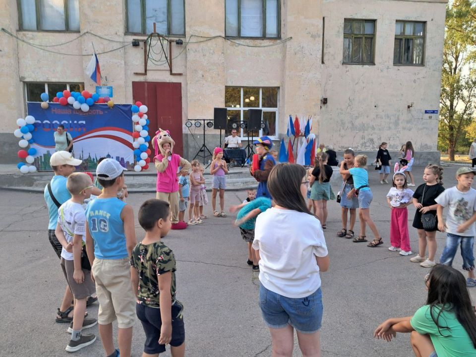 В рамках акции «Культурный Донбасс», инициированной Главой Республики Денисом Пушилиным, 9 августа в в пгт Мирное Тельмановского округа приведено мероприятие, посвященное Дню поселка В рамках акции «Культурный Донбасс», инициированной Главой Республики Денисом Пушилиным, 9 августа в в пгт Мирное Тельмановского округа приведено мероприятие, посвященное Дню поселка