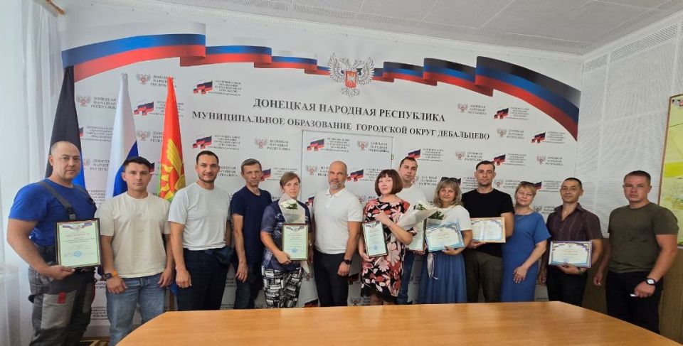 ГЛАВА ГОРОДСКОГО ОКРУГА ДЕБАЛЬЦЕВО ПОЗДРАВИЛ СТРОИТЕЛЕЙ С ПРОФЕССИОНАЛЬНЫМ ПРАЗДНИКОМ ГЛАВА ГОРОДСКОГО ОКРУГА ДЕБАЛЬЦЕВО ПОЗДРАВИЛ СТРОИТЕЛЕЙ С ПРОФЕССИОНАЛЬНЫМ ПРАЗДНИКОМ