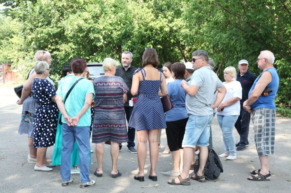 В Углегорске с жителями города встретился депутат Пётр Шимановский В Углегорске с жителями города встретился депутат Пётр Шимановский