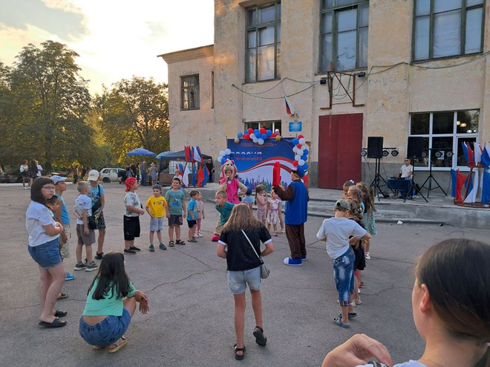 В рамках акции «Культурный Донбасс», инициированной Главой Республики Денисом Пушилиным, 9 августа в в пгт Мирное Тельмановского округа приведено мероприятие, посвященное Дню поселка В рамках акции «Культурный Донбасс», инициированной Главой Республики Денисом Пушилиным, 9 августа в в пгт Мирное Тельмановского округа приведено мероприятие, посвященное Дню поселка