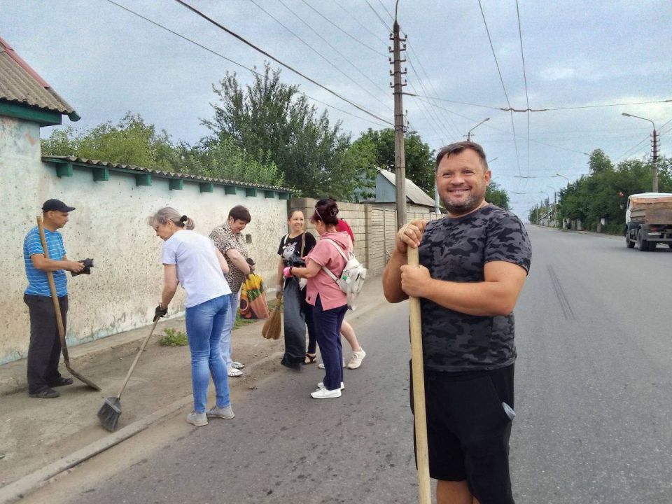 Виктория Жукова: Субботник в Харцызске: вместе к чистоте и порядку! Виктория Жукова: Субботник в Харцызске: вместе к чистоте и порядку!