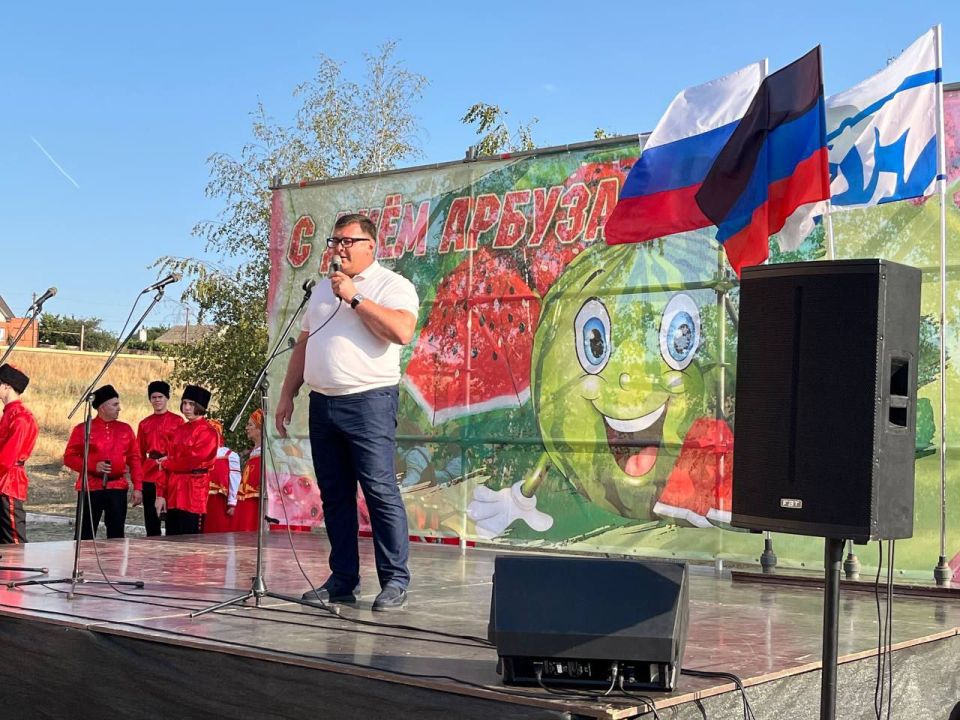 Василий Овчаров: Вкусный праздник "День арбуза" в селе Хомутово Новоазовского муниципального округа. Василий Овчаров: Вкусный праздник "День арбуза" в селе Хомутово Новоазовского муниципального округа.