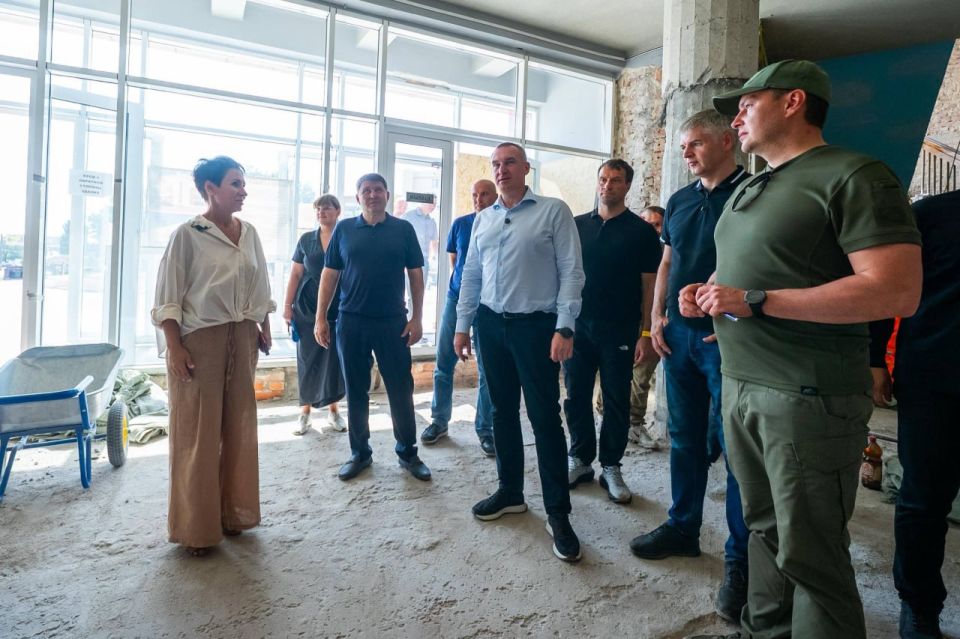 В День строителя губернатор Югры Руслан Кухарук работает на подшефных территориях в ДНР: продолжается восстановление Авдеевки и Макеевки В День строителя губернатор Югры Руслан Кухарук работает на подшефных территориях в ДНР: продолжается восстановление Авдеевки и Макеевки