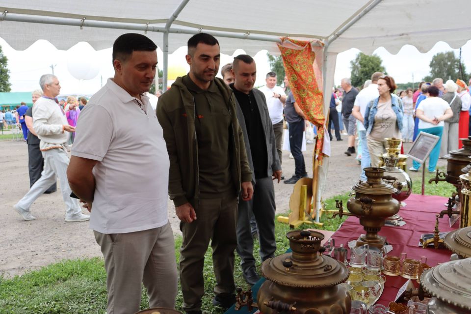 Станислав Дзасохов: Праздник русского сарафана Станислав Дзасохов: Праздник русского сарафана