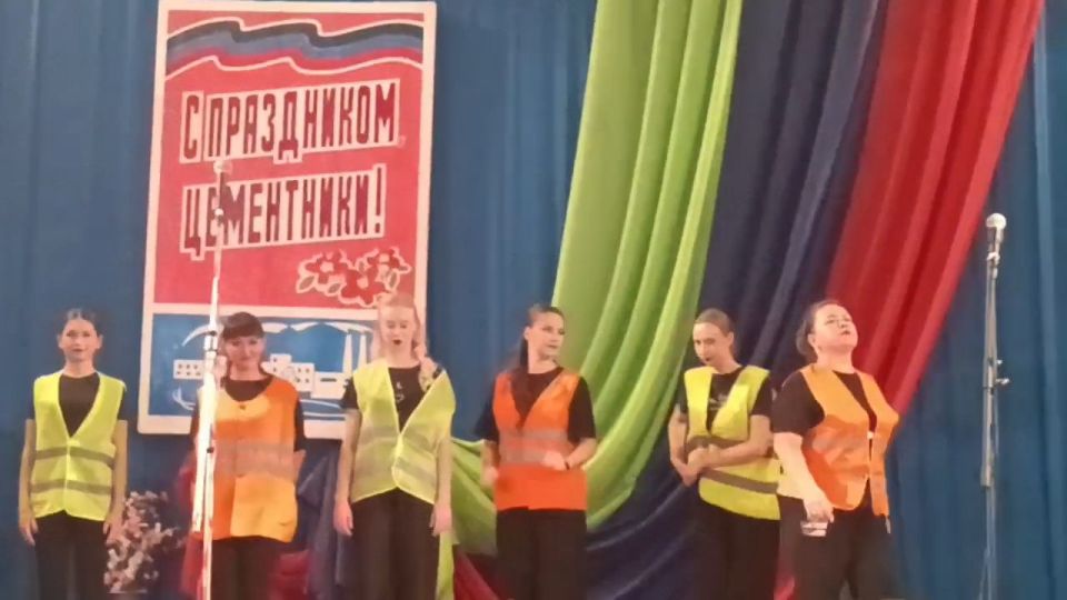 С Днём строителя!. Первый заместитель главы администрации Амвросиевского муниципального округа Борис Бутко совместно с руководителем рабочей группы региона-шефа Амурской области Мухамедом Бековым приняли участие в... С Днём строителя!. Первый заместитель главы администрации Амвросиевского муниципального округа Борис Бутко совместно с руководителем рабочей группы региона-шефа Амурской области Мухамедом Бековым приняли участие в...