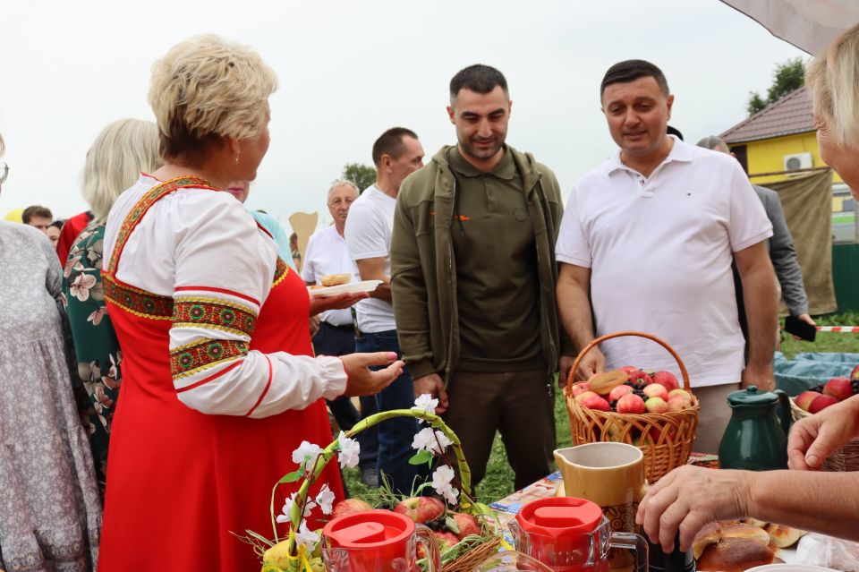 Станислав Дзасохов: Праздник русского сарафана Станислав Дзасохов: Праздник русского сарафана