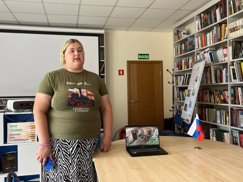 Ко Дню строителя, согласно плану работы Мангушского местного отделения партии «Единая Россия», в Мангушской центральной библиотеке была проведена тематическая дискуссия «Строитель — профессия будущего», организованная... Ко Дню строителя, согласно плану работы Мангушского местного отделения партии «Единая Россия», в Мангушской центральной библиотеке была проведена тематическая дискуссия «Строитель — профессия будущего», организованная...