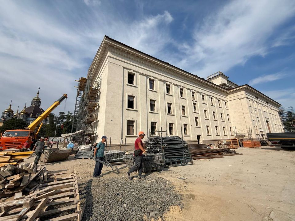 Реконструкция Драмтеатра в Мариуполе будет завершена к концу 2025 года Реконструкция Драмтеатра в Мариуполе будет завершена к концу 2025 года