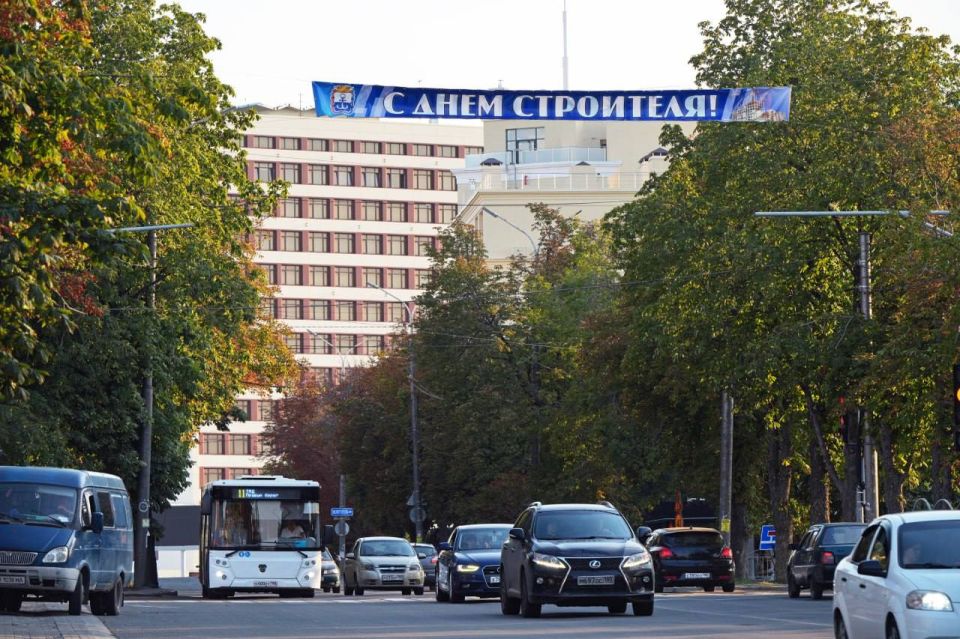 «Столько всего сделано, что голова кругом!»: Мариуполь украсили в честь Дня строителя «Столько всего сделано, что голова кругом!»: Мариуполь украсили в честь Дня строителя