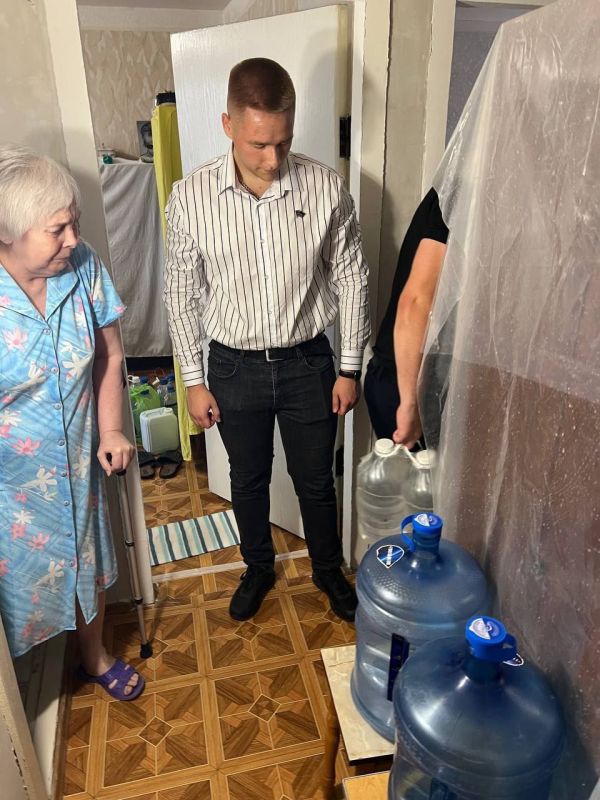 Продолжаем помогать с развозом питьевой воды жителям Республики Продолжаем помогать с развозом питьевой воды жителям Республики
