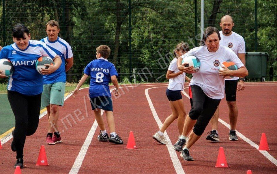Алексей Кулемзин: В Мариуполе прошли Республиканские финальные соревнования «Мама, папа, я — спортивная семья», в которых приняли участие 8 семей из 4 городов нашей Республики Алексей Кулемзин: В Мариуполе прошли Республиканские финальные соревнования «Мама, папа, я — спортивная семья», в которых приняли участие 8 семей из 4 городов нашей Республики