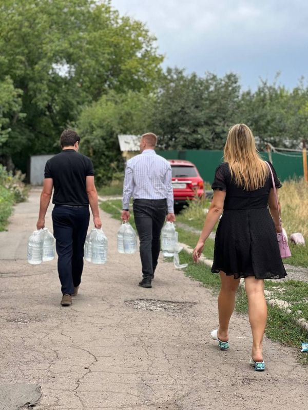 Продолжаем помогать с развозом питьевой воды жителям Республики Продолжаем помогать с развозом питьевой воды жителям Республики