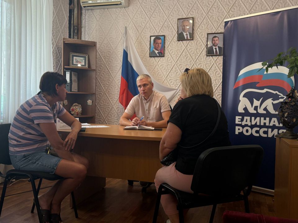 11 августа провёл приём граждан города Моспино 11 августа провёл приём граждан города Моспино