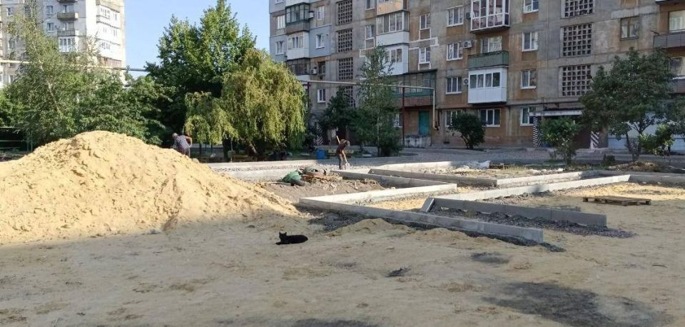 Виктория Жукова: Подрядчики Нижегородской области благоустраивают территорию молодежного центра в Харцызске Виктория Жукова: Подрядчики Нижегородской области благоустраивают территорию молодежного центра в Харцызске