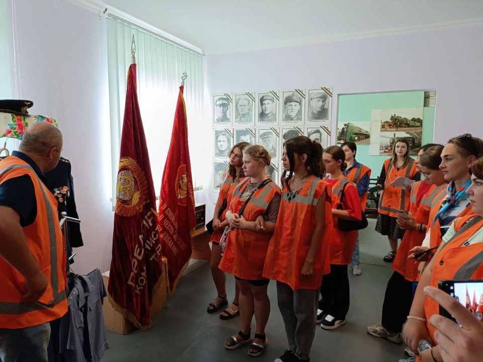 Профессиографическая экскурсия в Локомотивное депо Волноваха Профессиографическая экскурсия в Локомотивное депо Волноваха