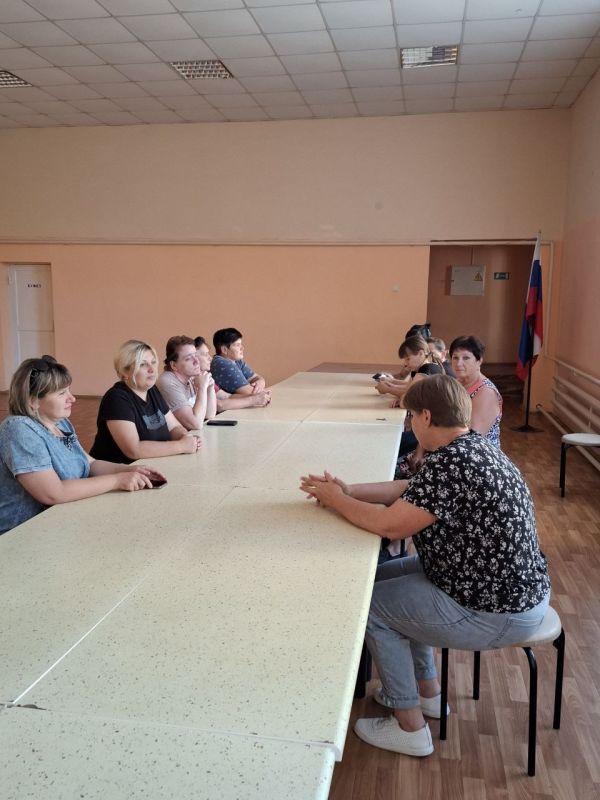 Встречу с трудовым коллективом МБОУ "Свободненская школа" провела и.о.начальника Коньковского территориального отдела Встречу с трудовым коллективом МБОУ "Свободненская школа" провела и.о.начальника Коньковского территориального отдела