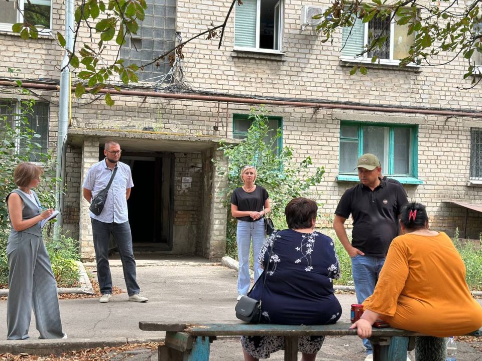 Денис Зубов: Сход граждан. 11 августа состоялась встреча первого заместителя главы администрации городского округа Иловайск Свердлова Михаила Николаевича с местными жителями на подведомственной территории Денис Зубов: Сход граждан. 11 августа состоялась встреча первого заместителя главы администрации городского округа Иловайск Свердлова Михаила Николаевича с местными жителями на подведомственной территории