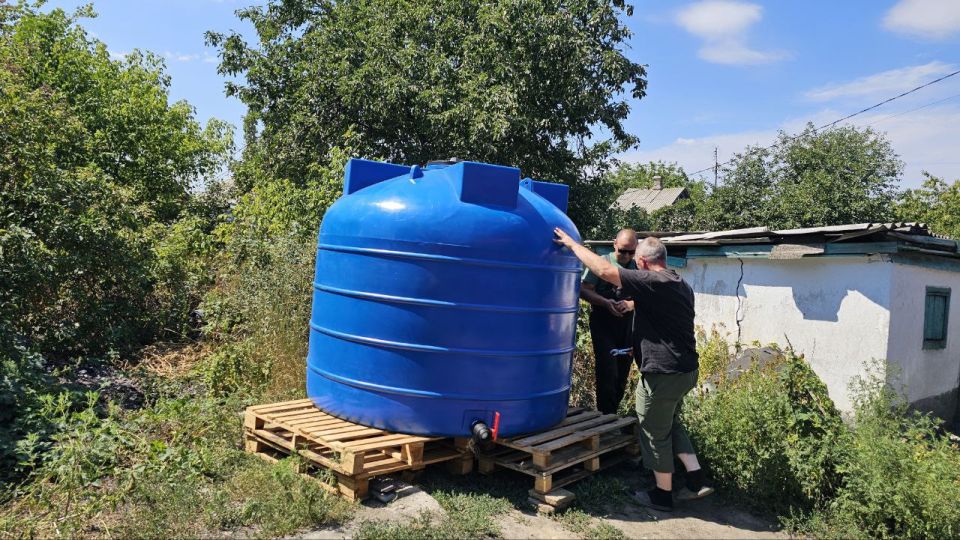 Игорь Мартынов: Присутствовал при установке ёмкостей для воды в посёлке Александровское на улицах 1-Лесная и 2-Лесная Игорь Мартынов: Присутствовал при установке ёмкостей для воды в посёлке Александровское на улицах 1-Лесная и 2-Лесная