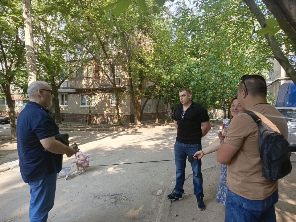 Депутат Дмитрий Дикий встретился с жителями Куйбышевского района города Донецка Депутат Дмитрий Дикий встретился с жителями Куйбышевского района города Донецка