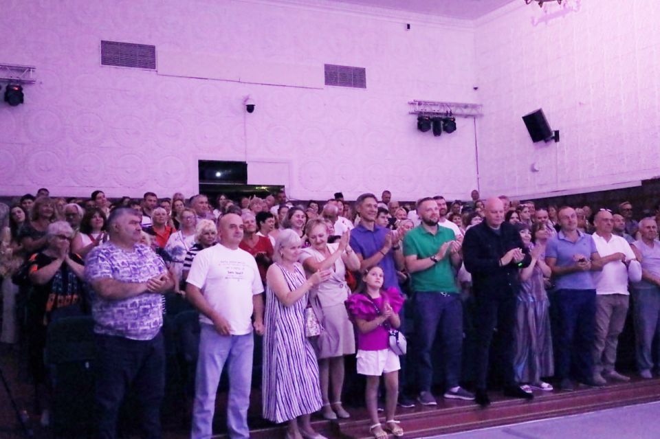 В Мариупольском русском драматическом театре состоялся праздничный концерт, приуроченный ко Дню строителя В Мариупольском русском драматическом театре состоялся праздничный концерт, приуроченный ко Дню строителя