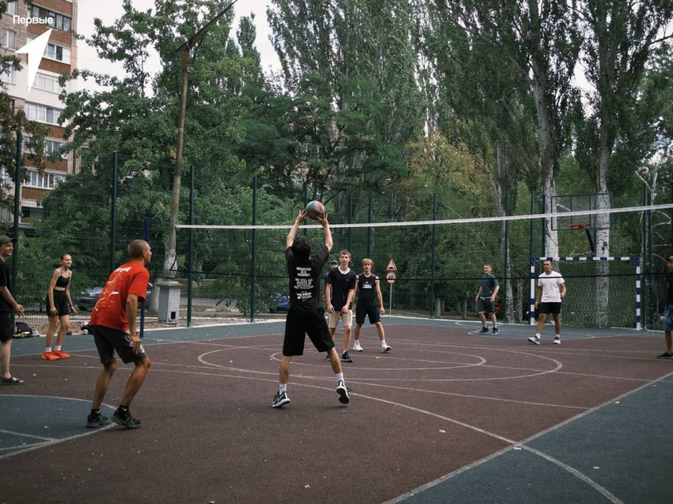Сегодня мы провели невероятную игру в волейбол Сегодня мы провели невероятную игру в волейбол