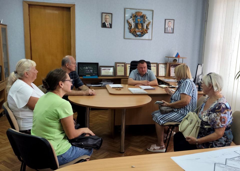 В понедельник, 11 августа, руководитель Управы Куйбышевского внутригородского района Администрации городского округа Донецк Иван Адамец провел плановый прием граждан В понедельник, 11 августа, руководитель Управы Куйбышевского внутригородского района Администрации городского округа Донецк Иван Адамец провел плановый прием граждан