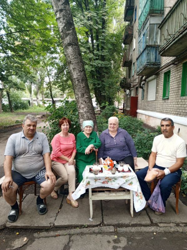Роман Конев: В Центрально-Городском районе Горловки продолжается акция «Добрые соседи» Роман Конев: В Центрально-Городском районе Горловки продолжается акция «Добрые соседи»