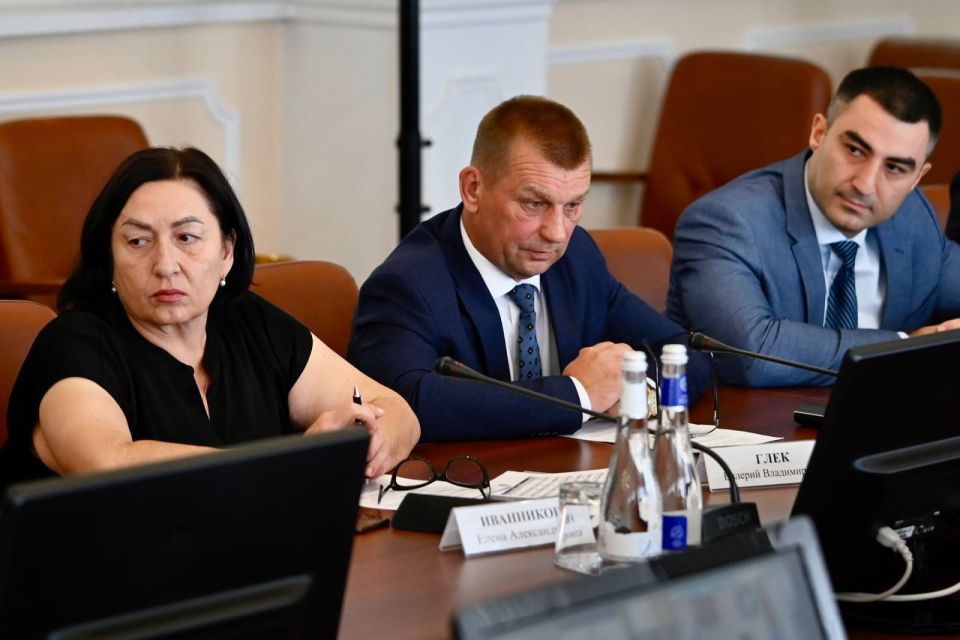 Станислав Дзасохов: Сегодня на еженедельном совещании у врио Главы Тамбовской области Евгения Первышова выступил с докладом о состоянии процесса прохождения классификации средствами размещения Тамбовской области Станислав Дзасохов: Сегодня на еженедельном совещании у врио Главы Тамбовской области Евгения Первышова выступил с докладом о состоянии процесса прохождения классификации средствами размещения Тамбовской области