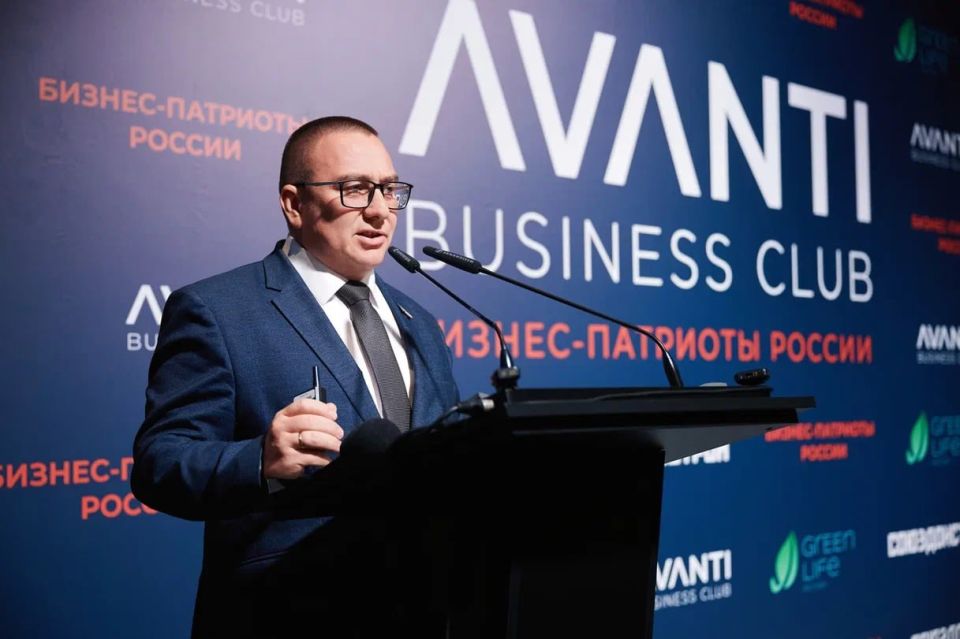 Андрей Крамар: Аккурат под конец июля одним днем (не считая двух бессонных ночей за рулем по трассе) побывал в Москве по приглашению Ассоциации предпринимателей по развитию бизнес-патриотизма «АВАНТИ» – выступал перед... Андрей Крамар: Аккурат под конец июля одним днем (не считая двух бессонных ночей за рулем по трассе) побывал в Москве по приглашению Ассоциации предпринимателей по развитию бизнес-патриотизма «АВАНТИ» – выступал перед...