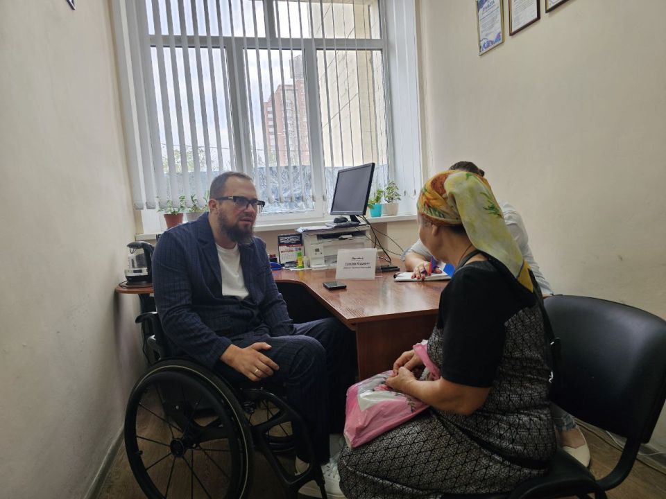 Прием члена Комитета Народного Совета по труду, занятости, социальной политике и делам ветеранов, депутата Народного Совета ДНР Ярослава Лисобея Прием члена Комитета Народного Совета по труду, занятости, социальной политике и делам ветеранов, депутата Народного Совета ДНР Ярослава Лисобея