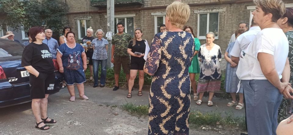 Юрий Атаманов: СХОД ГРАЖДАН. Сегодня совместно с руководителем Управы Пролетарского внутригородского района Рязанцевой Еленой Анатольевной провёл сход граждан Юрий Атаманов: СХОД ГРАЖДАН. Сегодня совместно с руководителем Управы Пролетарского внутригородского района Рязанцевой Еленой Анатольевной провёл сход граждан