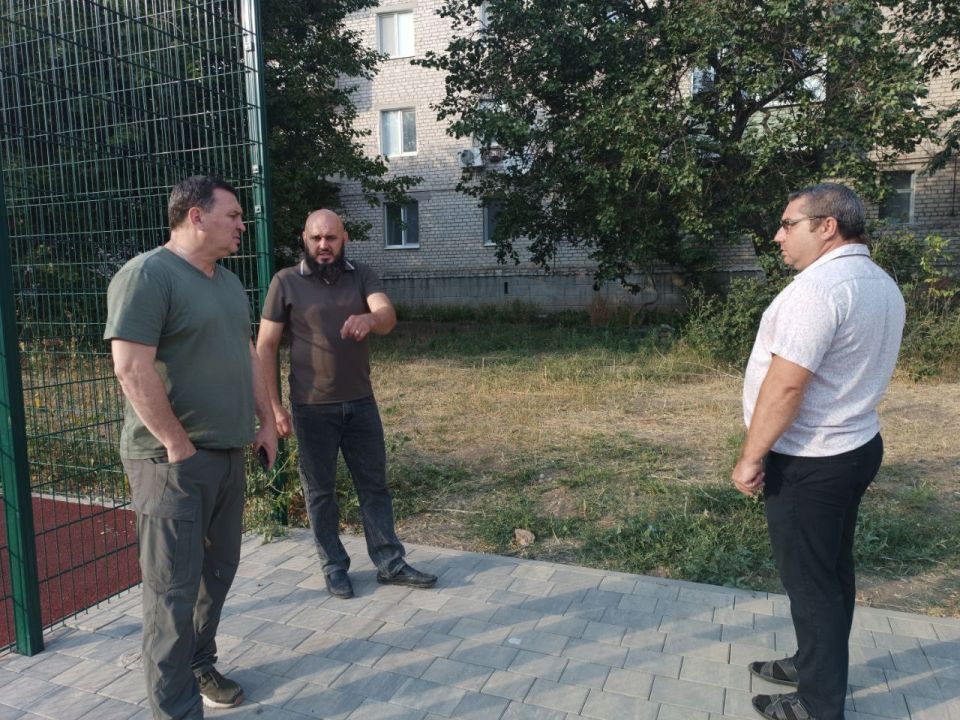Игорь Лызов: Проинспектировал придомовые территории многоквартирных домов в центре города и микрорайоне «Черёмушки» на предмет благоустройства Игорь Лызов: Проинспектировал придомовые территории многоквартирных домов в центре города и микрорайоне «Черёмушки» на предмет благоустройства