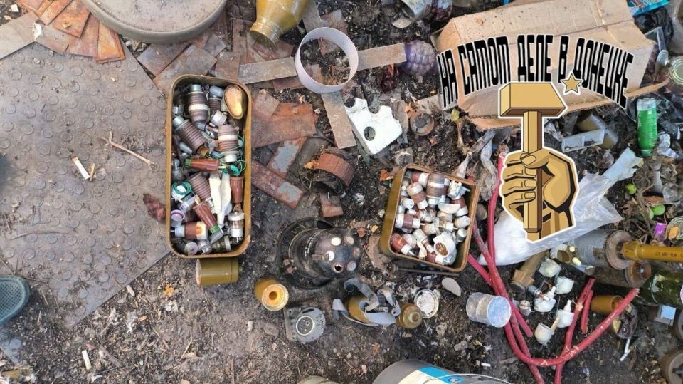 В Донецке мужчина поссорился с соседкой и просто кинул ей во двор 2 гранаты В Донецке мужчина поссорился с соседкой и просто кинул ей во двор 2 гранаты