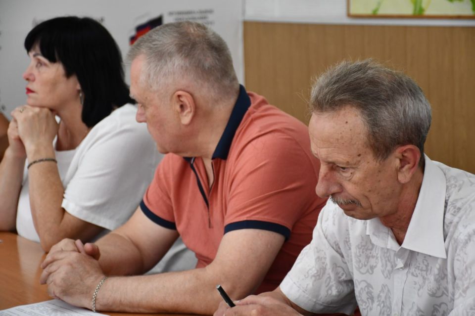 Глава муниципального образования администрации городского округа Дебальцево Сергей Желновач, провел заседание муниципального штаба по вопросу здравоохранения на территории муниципального образования городского округа... Глава муниципального образования администрации городского округа Дебальцево Сергей Желновач, провел заседание муниципального штаба по вопросу здравоохранения на территории муниципального образования городского округа...