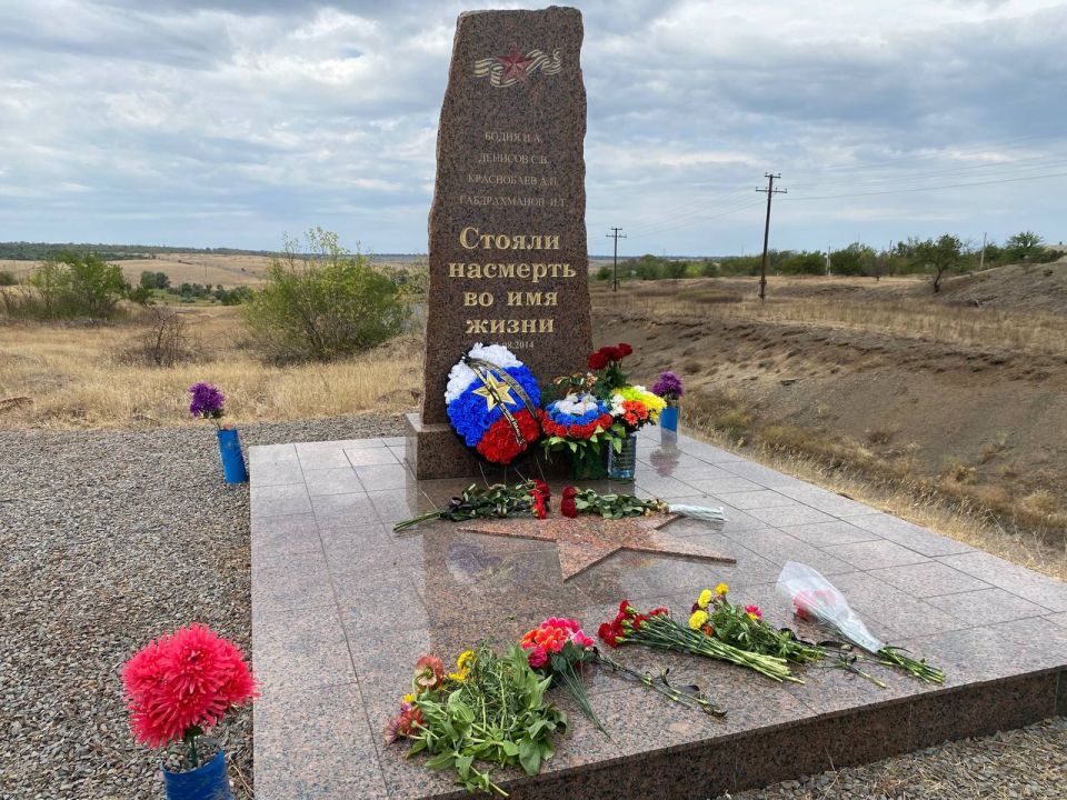 Виктория Жукова: 11 августа, в этот день, одиннадцать лет назад, оборвались жизни четырех отважных сынов Донбасса Виктория Жукова: 11 августа, в этот день, одиннадцать лет назад, оборвались жизни четырех отважных сынов Донбасса