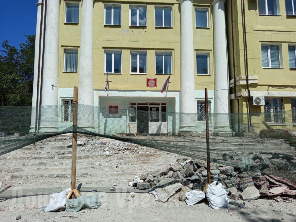 Готовятся к встрече студентов: в Донецком медуниверситете идут ремонтные работы Готовятся к встрече студентов: в Донецком медуниверситете идут ремонтные работы