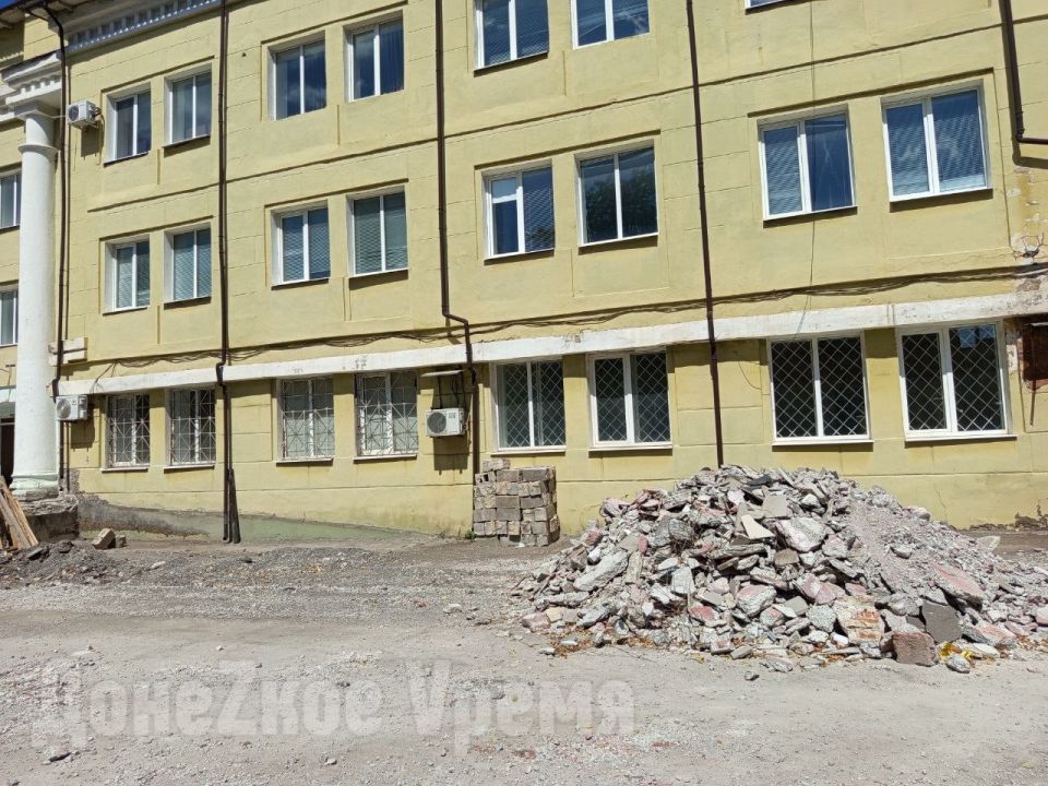Готовятся к встрече студентов: в Донецком медуниверситете идут ремонтные работы Готовятся к встрече студентов: в Донецком медуниверситете идут ремонтные работы