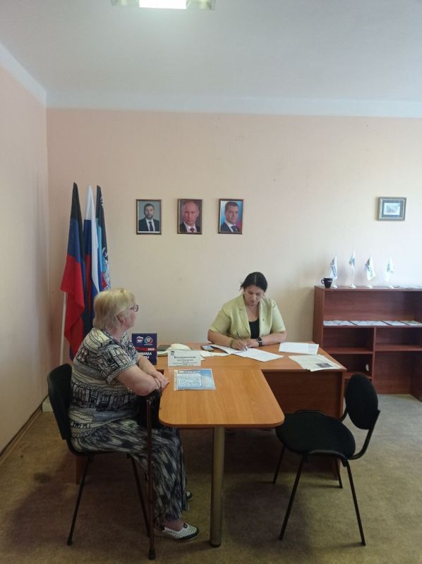 Сегодня, 12 августа, по поручению Главы ДНР Дениса Пушилина, в общественной приемной партии "Единая Россия" Ленинского района города Донецка прошел прием депутатов Сегодня, 12 августа, по поручению Главы ДНР Дениса Пушилина, в общественной приемной партии "Единая Россия" Ленинского района города Донецка прошел прием депутатов